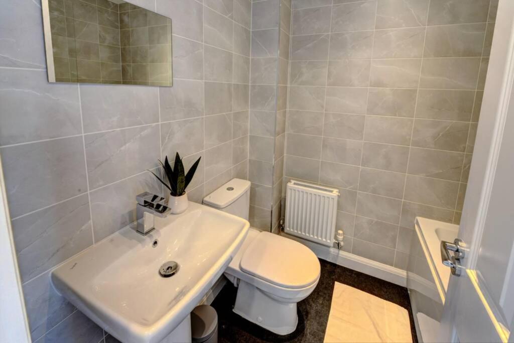 The Stratford Palace Apartment Бирмингам Екстериор снимка