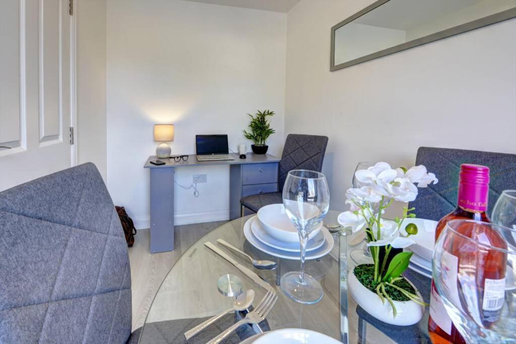 The Stratford Palace Apartment Бирмингам Екстериор снимка