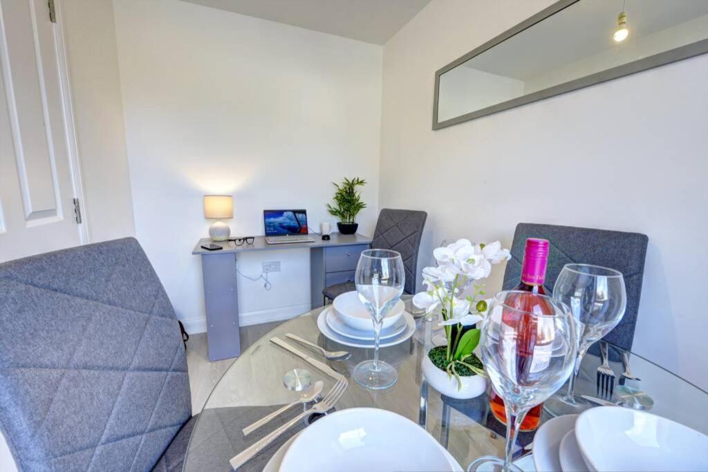 The Stratford Palace Apartment Бирмингам Екстериор снимка